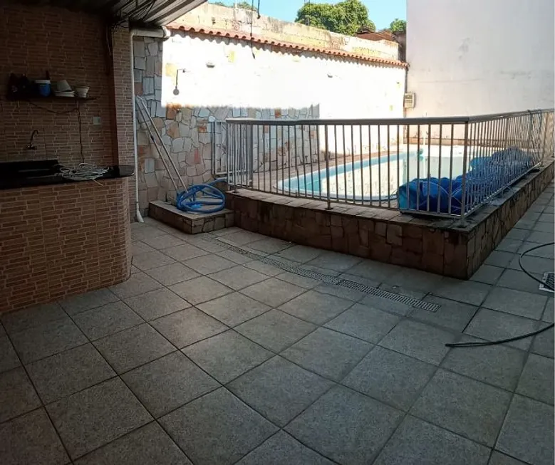 Foto 1 de Casa com 3 Quartos à venda, 150m² em Marechal Hermes, Rio de Janeiro