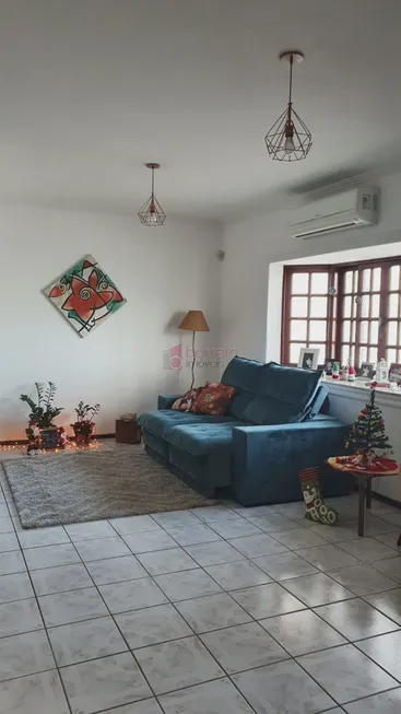 Foto 1 de Casa com 3 Quartos à venda, 182m² em Vila Galvao, Jundiaí