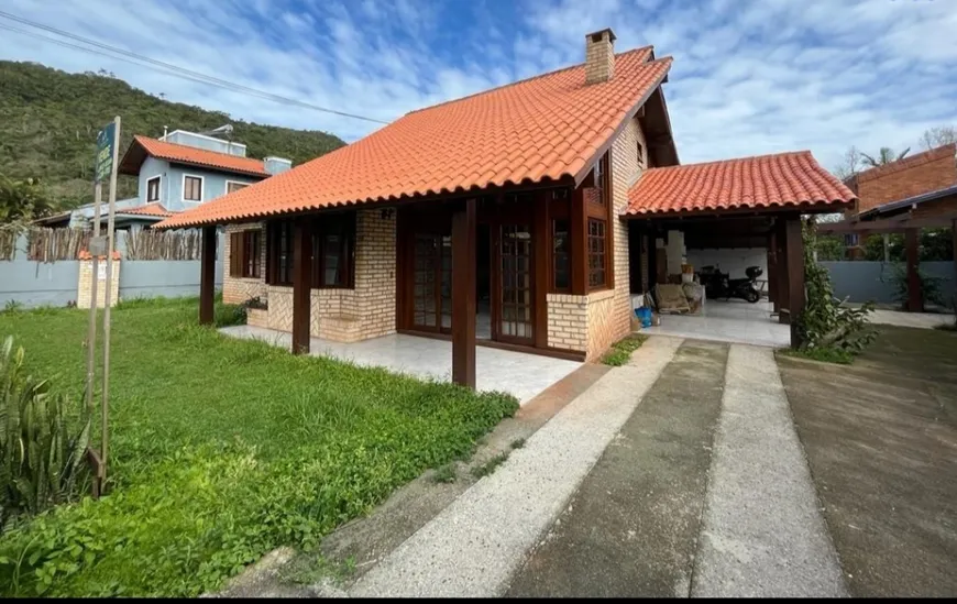 Foto 1 de Casa com 4 Quartos à venda, 430m² em Cachoeira do Bom Jesus, Florianópolis