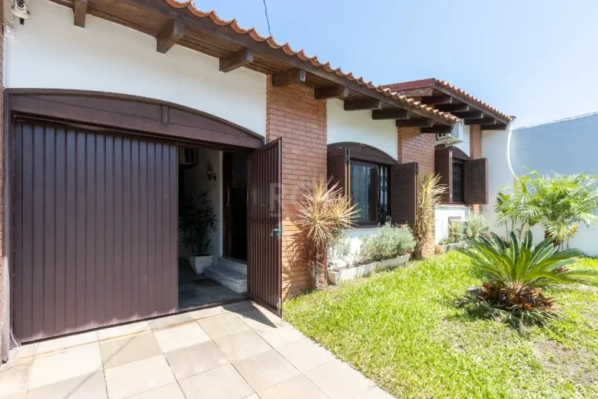 Foto 1 de Casa com 3 Quartos à venda, 164m² em Medianeira, Porto Alegre