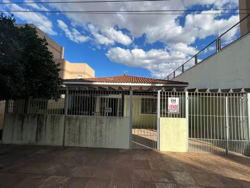 Foto 1 de Casa com 3 Quartos à venda, 230m² em Centro, Campo Grande