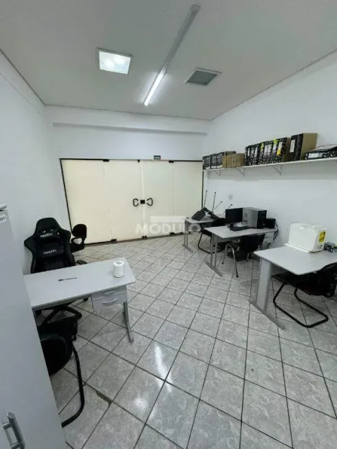 Foto 1 de Sala Comercial para alugar, 58m² em Santa Mônica, Uberlândia