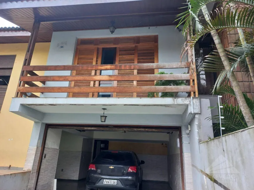 Foto 1 de Sobrado com 3 Quartos à venda, 216m² em VILA NOSSA SENHORA DAS VITORIAS, Mauá