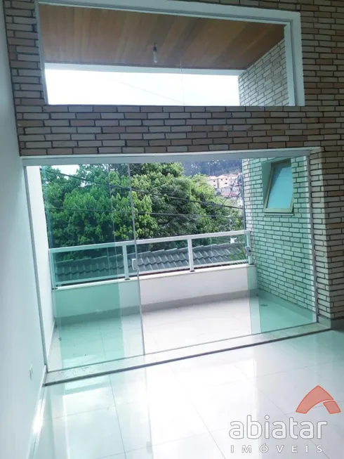 Foto 1 de Sobrado com 3 Quartos à venda, 220m² em Jardim Mirna, Taboão da Serra