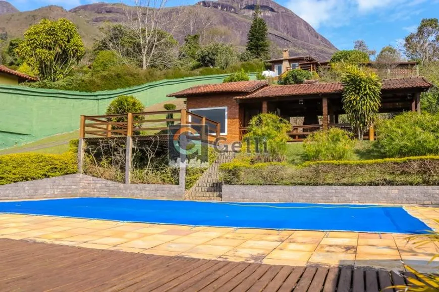 Foto 1 de Casa com 3 Quartos à venda, 294m² em Samambaia, Petrópolis