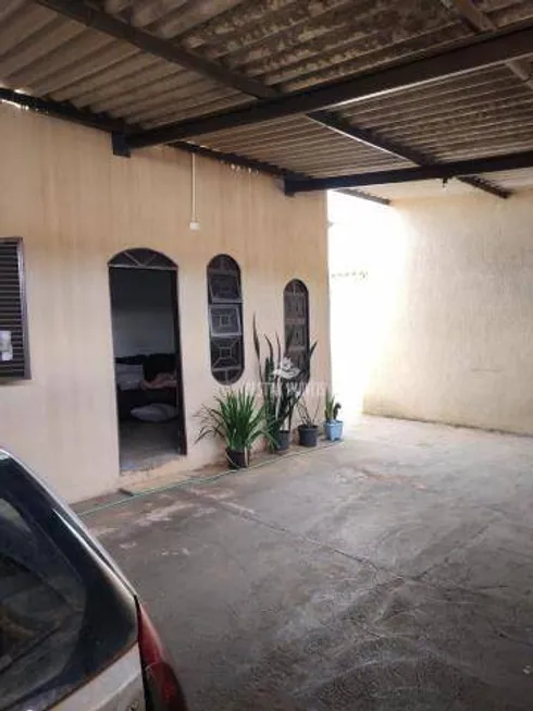 Foto 1 de Casa com 3 Quartos à venda, 86m² em Laranjeiras, Uberlândia