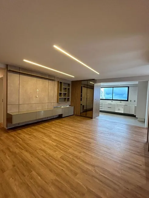 Foto 1 de Apartamento com 4 Quartos à venda, 249m² em Centro, Ponta Grossa