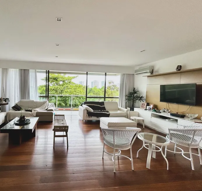 Foto 1 de Apartamento com 4 Quartos à venda, 181m² em Barra da Tijuca, Rio de Janeiro