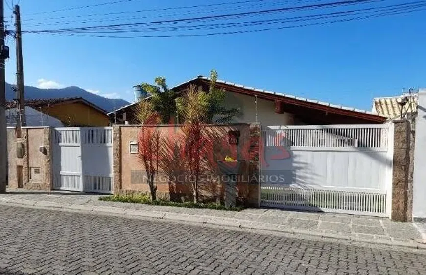 Foto 1 de Casa com 4 Quartos à venda, 140m² em Prainha, Caraguatatuba