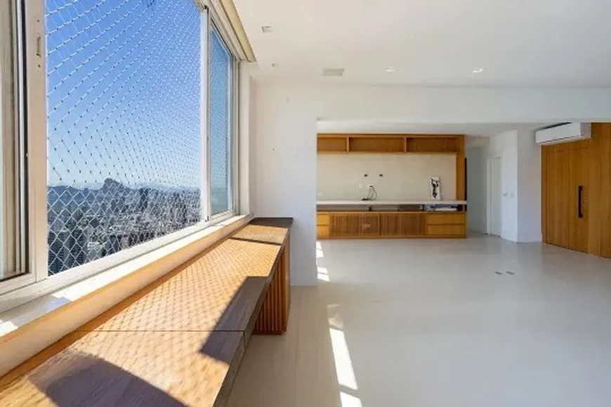 Foto 1 de Apartamento com 3 Quartos à venda, 197m² em Leblon, Rio de Janeiro