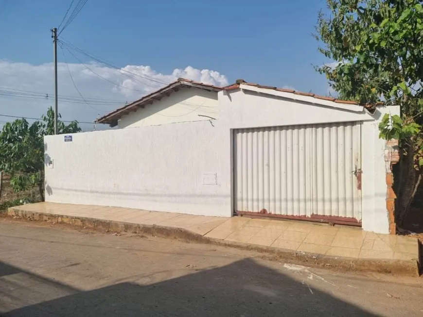 Foto 1 de Casa com 2 Quartos à venda, 145m² em Centro, Capanema