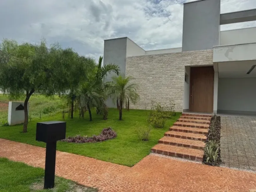 Foto 1 de Casa de Condomínio com 5 Quartos para alugar, 230m² em Granja Marileusa , Uberlândia