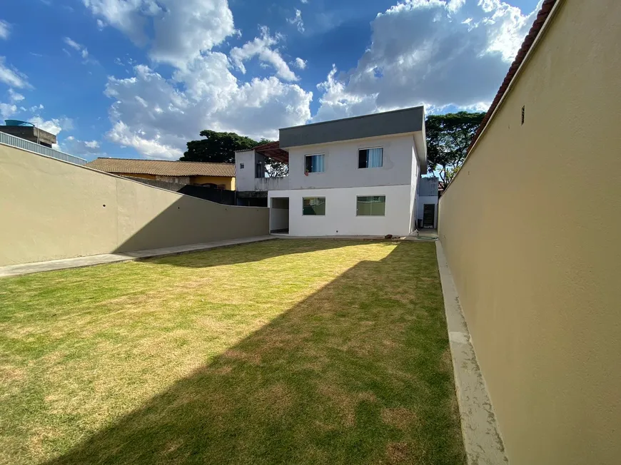 Foto 1 de Casa com 3 Quartos à venda, 220m² em Rio Branco, Belo Horizonte