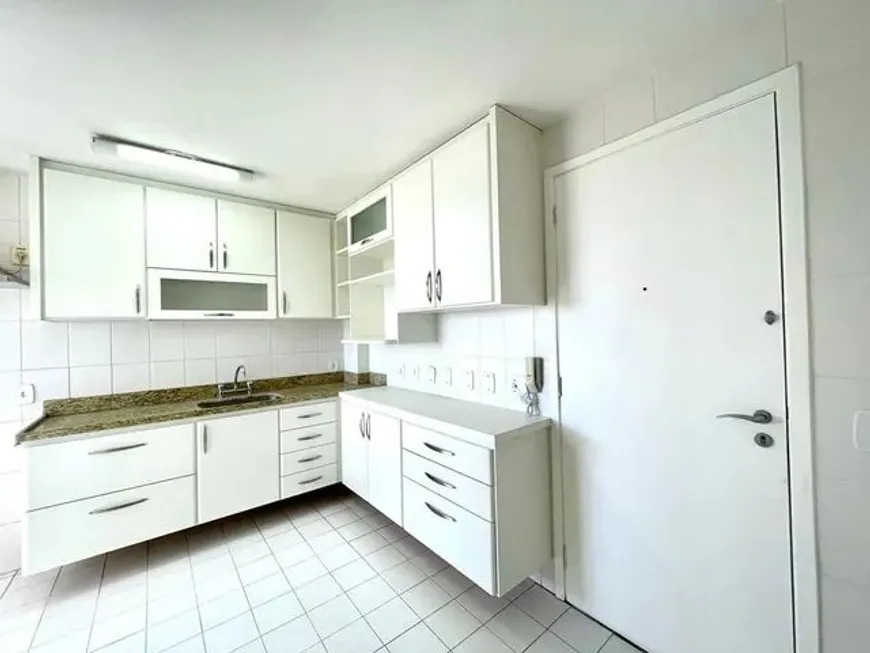 Foto 1 de Apartamento com 3 Quartos à venda, 130m² em Imbetiba, Macaé