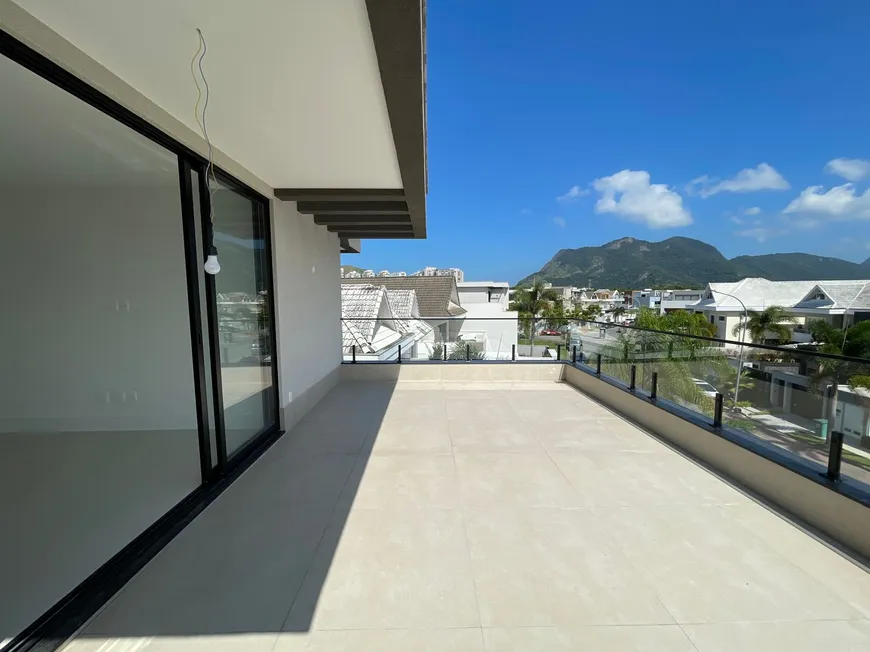 Foto 1 de Casa de Condomínio com 4 Quartos à venda, 460m² em Recreio Dos Bandeirantes, Rio de Janeiro