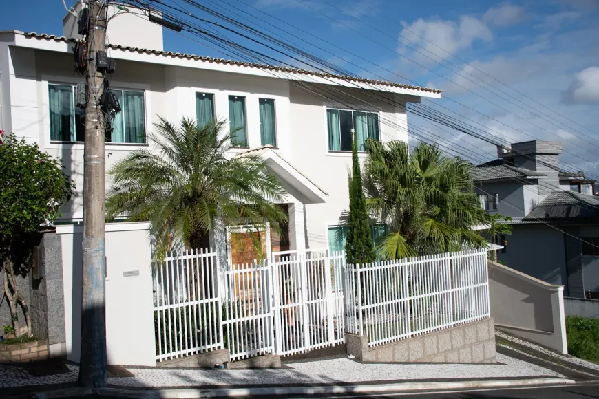 Foto 1 de Casa com 3 Quartos à venda, 270m² em Ariribá, Balneário Camboriú