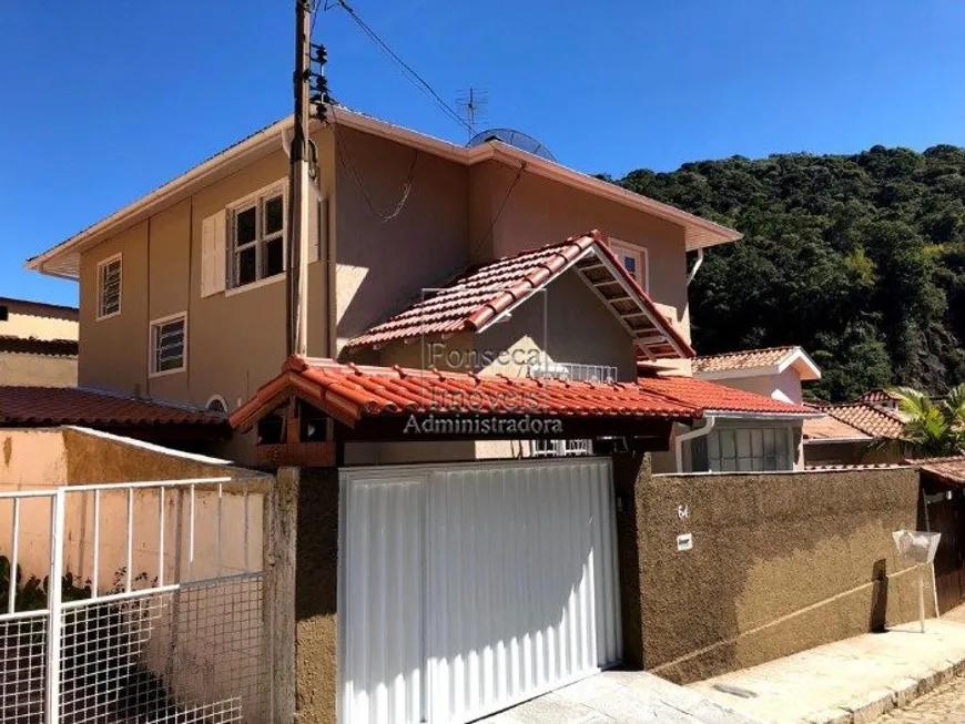 Foto 1 de Casa com 3 Quartos à venda, 240m² em Castelanea, Petrópolis