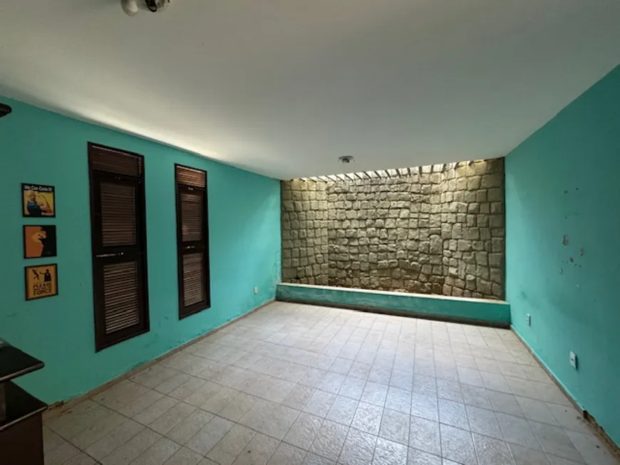 Foto 1 de Casa com 3 Quartos à venda, 180m² em Candelária, Natal