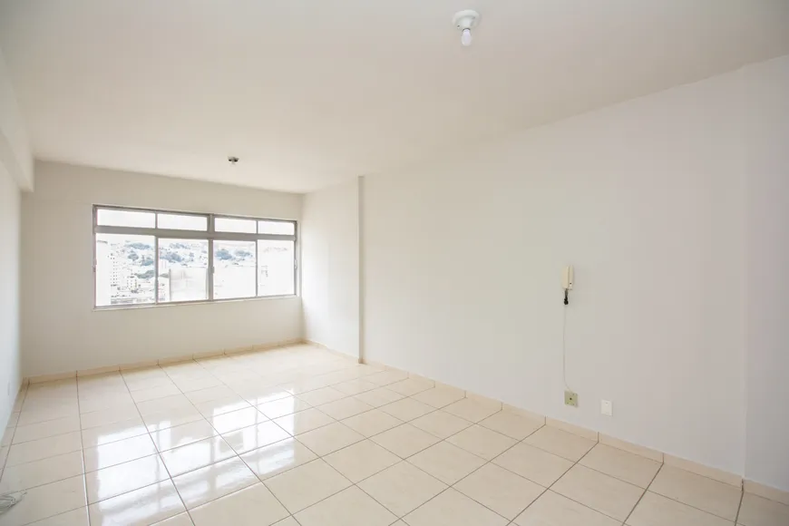 Foto 1 de Kitnet com 1 Quarto à venda, 46m² em Centro, Juiz de Fora