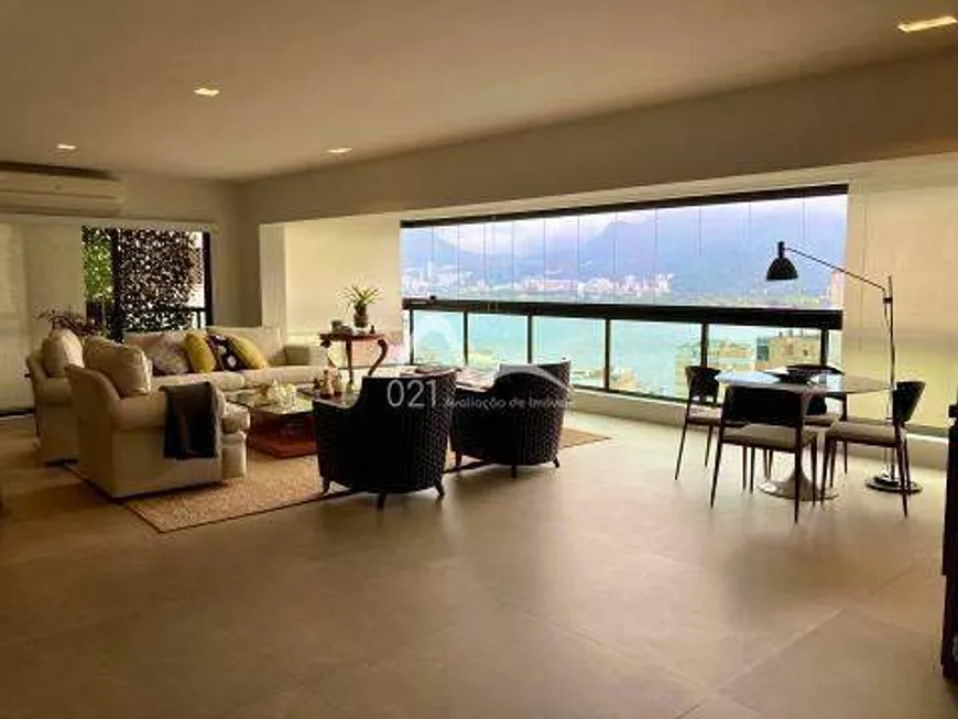 Foto 1 de Apartamento com 3 Quartos à venda, 205m² em Lagoa, Rio de Janeiro