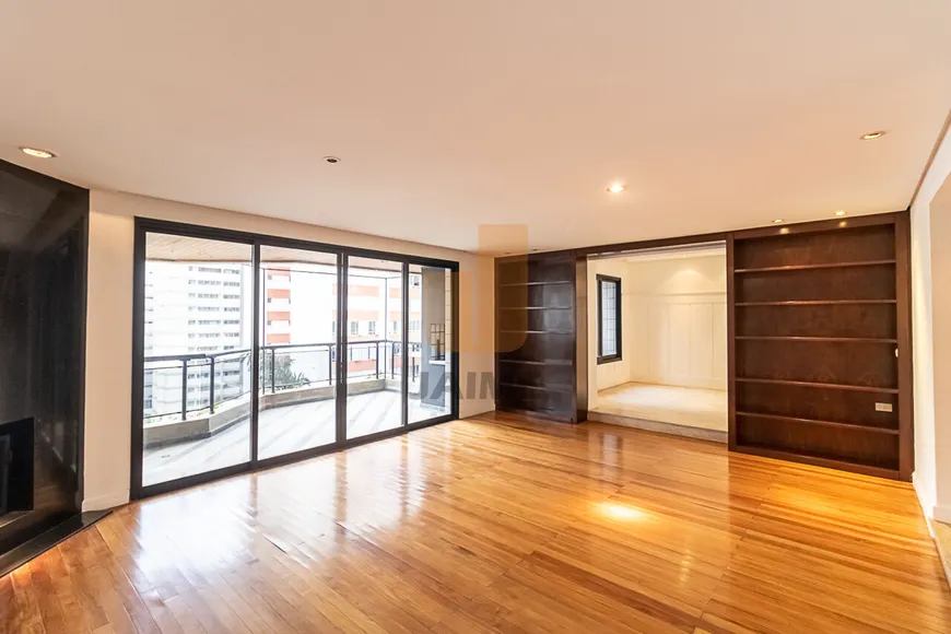 Foto 1 de Apartamento com 4 Quartos para alugar, 240m² em Higienópolis, São Paulo