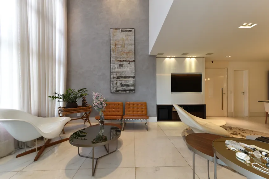Foto 1 de Apartamento com 4 Quartos à venda, 206m² em Sion, Belo Horizonte