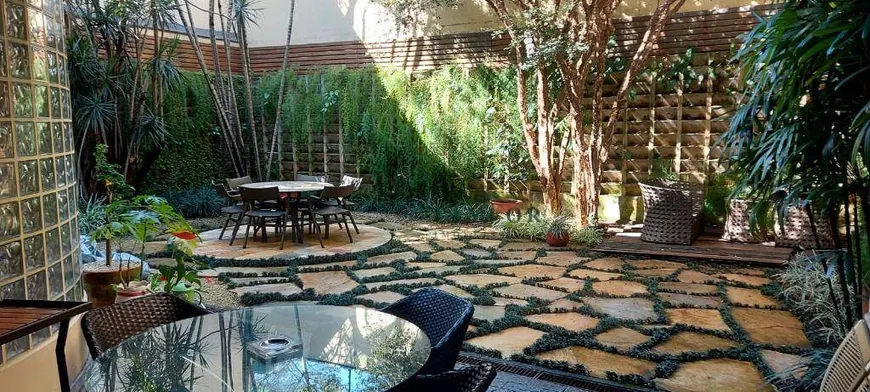 Foto 1 de Casa com 4 Quartos à venda, 365m² em Jardim Europa, São Paulo