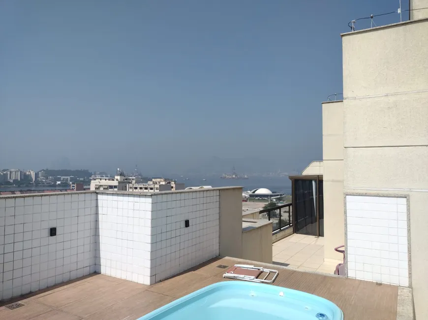 Foto 1 de Cobertura com 2 Quartos para venda ou aluguel, 100m² em Centro, Niterói