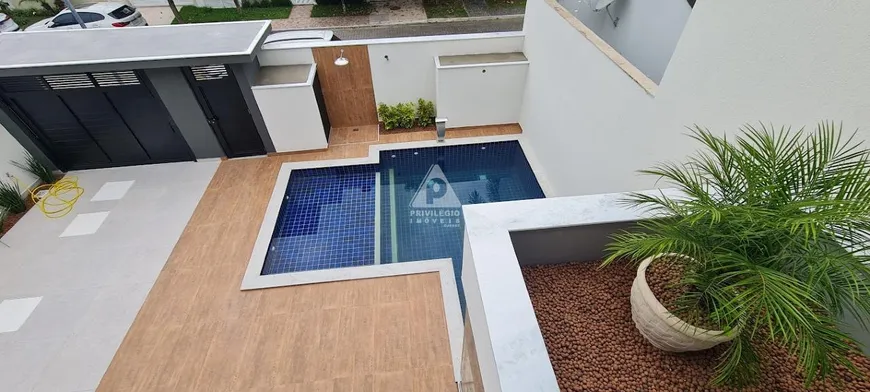 Foto 1 de Casa com 3 Quartos à venda, 370m² em Recreio Dos Bandeirantes, Rio de Janeiro