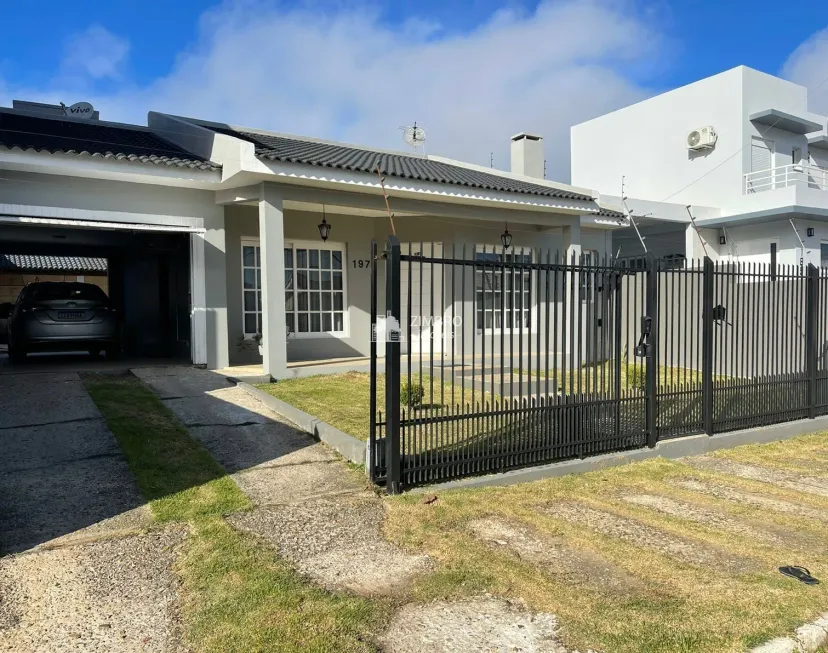 Foto 1 de Casa com 3 Quartos à venda, 189m² em Tomazetti, Santa Maria