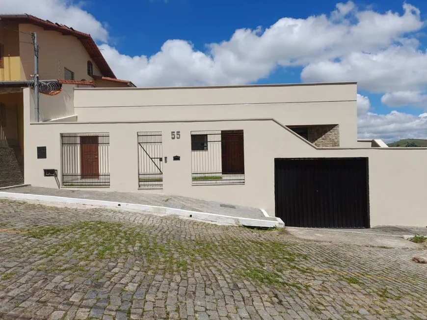 Foto 1 de Casa com 5 Quartos à venda, 543m² em Quintas das Avenidas, Juiz de Fora