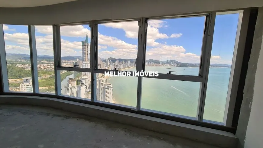 Foto 1 de Apartamento com 4 Quartos à venda, 257m² em Centro, Balneário Camboriú