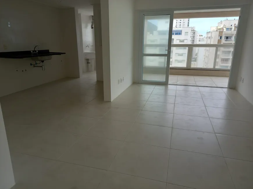 Foto 1 de Apartamento com 3 Quartos à venda, 110m² em Praia das Pitangueiras, Guarujá