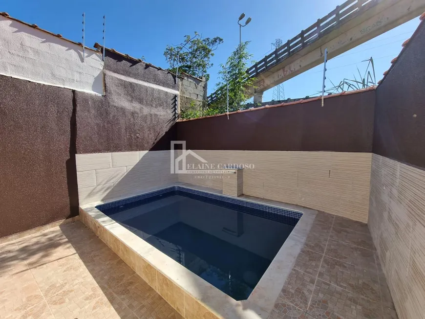 Foto 1 de Casa com 2 Quartos à venda, 75m² em Vera Cruz, Mongaguá