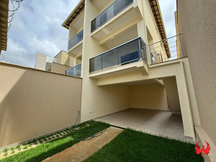 Foto 1 de Casa com 3 Quartos à venda, 131m² em Candida Ferreira, Contagem