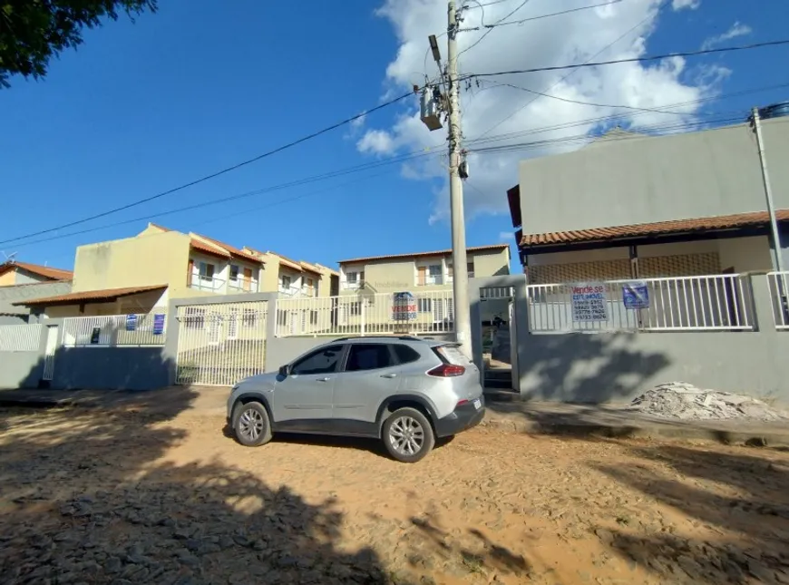 Foto 1 de Casa com 2 Quartos à venda, 60m² em Jardim das Mangabeiras, Mateus Leme