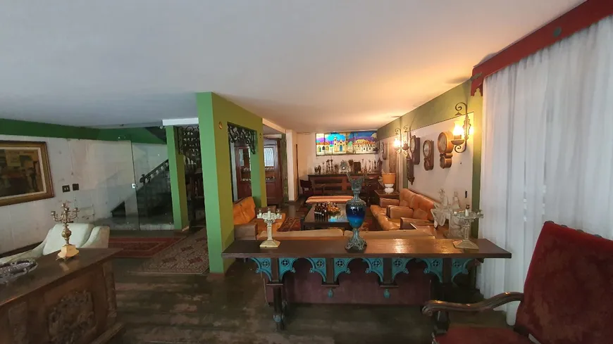 Foto 1 de Casa com 3 Quartos à venda, 350m² em Sion, Belo Horizonte