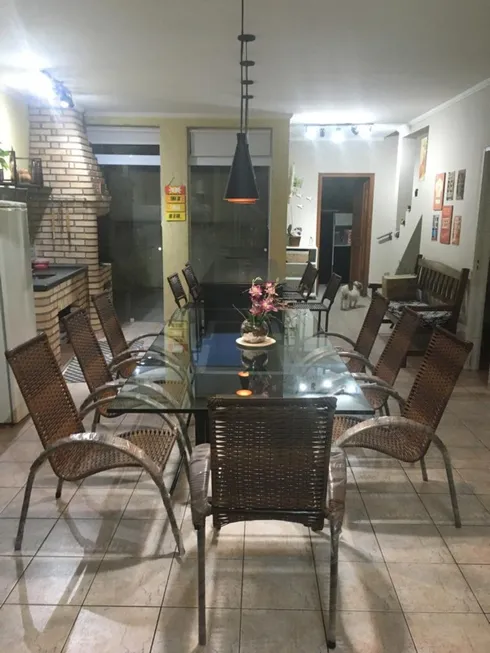 Foto 1 de Sobrado com 4 Quartos à venda, 240m² em Vila Suzana, São Paulo