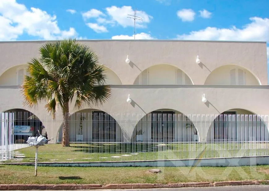 Foto 1 de Sobrado com 4 Quartos para venda ou aluguel, 800m² em Taquaral, Campinas