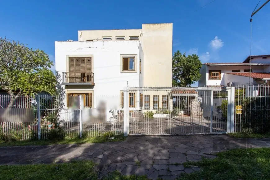 Foto 1 de Casa com 4 Quartos à venda, 379m² em Vila Assunção, Porto Alegre