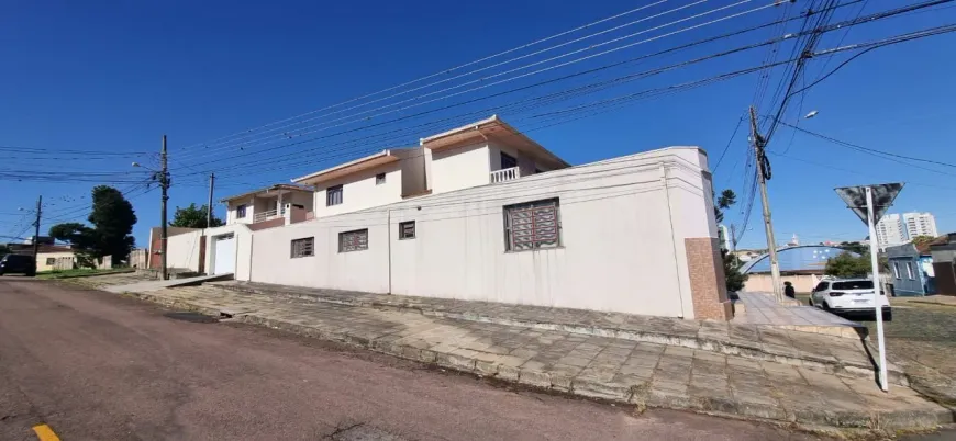 Foto 1 de Sobrado com 4 Quartos para alugar, 200m² em Jardim Carvalho, Ponta Grossa