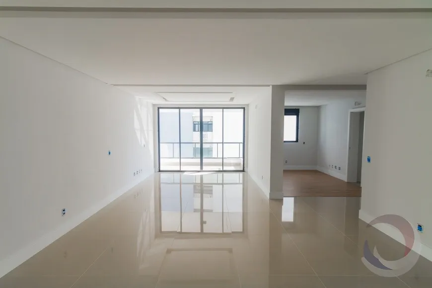 Foto 1 de Apartamento com 3 Quartos à venda, 111m² em Beira Mar, Florianópolis