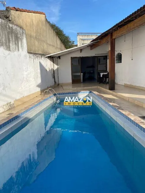 Foto 1 de Casa com 2 Quartos para venda ou aluguel, 300m² em Campos Elíseos, Taubaté