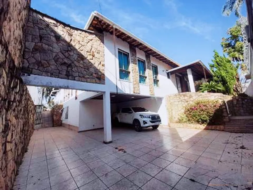 Foto 1 de Casa com 4 Quartos para alugar, 420m² em São Luíz, Belo Horizonte