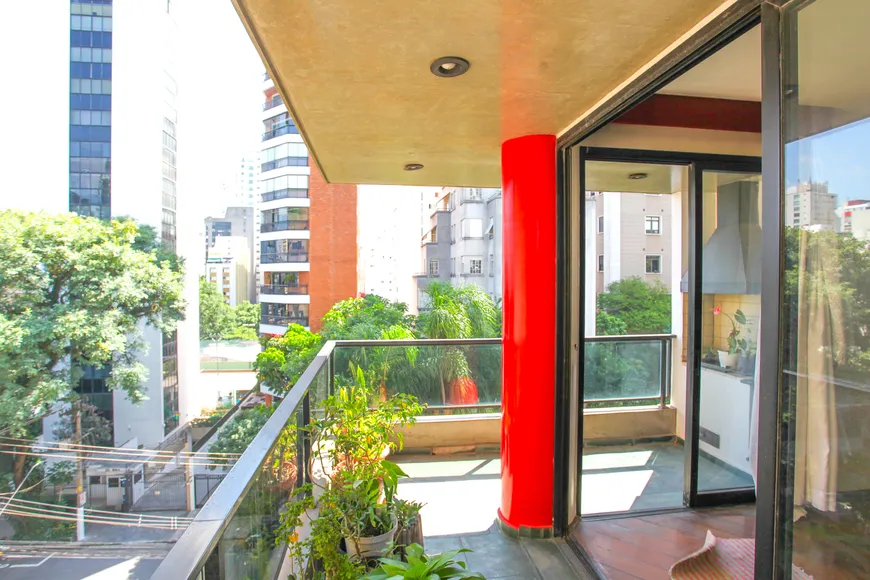 Foto 1 de Apartamento com 3 Quartos à venda, 195m² em Higienópolis, São Paulo