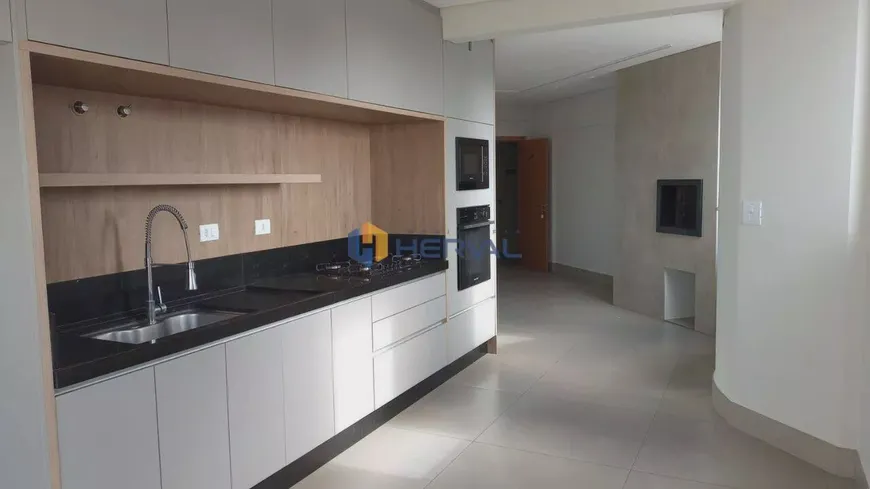 Foto 1 de Apartamento com 3 Quartos para alugar, 164m² em Zona Armazem, Maringá