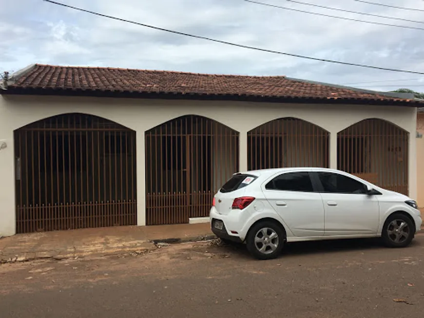Foto 1 de Casa com 2 Quartos à venda, 200m² em Vila Alba, Campo Grande