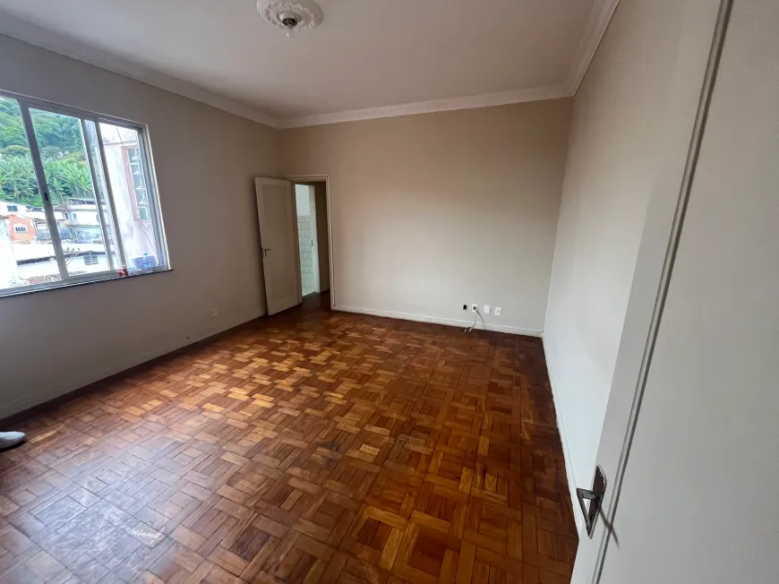 Foto 1 de Apartamento com 2 Quartos para alugar, 71m² em Centro, Petrópolis