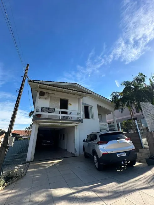 Foto 1 de Casa com 3 Quartos à venda, 244m² em Mina Brasil, Criciúma