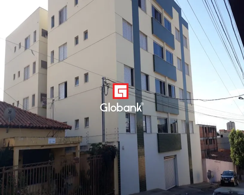 Foto 1 de Apartamento com 3 Quartos à venda, 87m² em Vila Guilhermina, Montes Claros